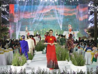 The iconic dresses display in Ao Dai Festival 2023